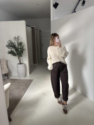 Pull doux en maille torsadée blanc cassé à col rond