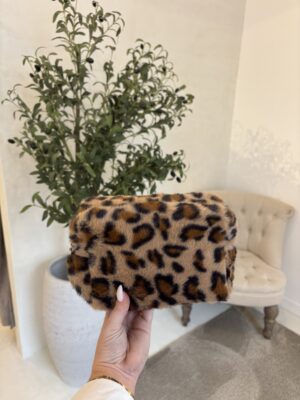 Trousse léopard en fourrure