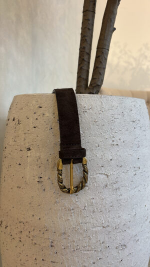 Ceintures en daim marron avec boucles tressée dorée