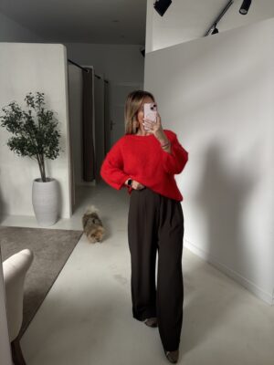Pull rouge vif manches 3/4, détails coutures