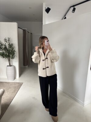 veste moumoute, beige avec fermoirs boucle