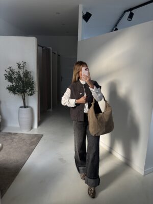 Veste sans manches boutonnées gris, détails poches plaqués