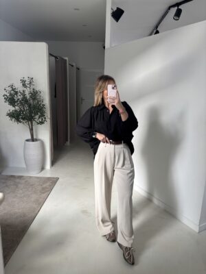 Pantalon fluide et large beige ceinturé