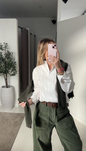 Chemisier blanc avec col en V