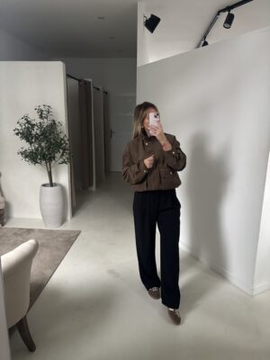 Veste en suédine marron oversize, poches sur le devant