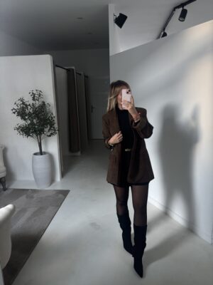 Short noir à pinces, ceinturé