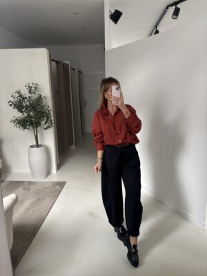 Blouse brique large col montant