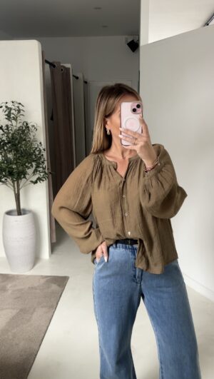 Blouse fluide kaki à boutons nacrés
