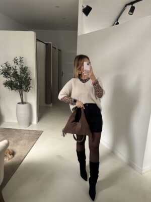 Short noir avec poches et coutures sur le devant