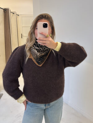 Petit foulard léopard, rebords camel