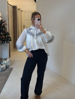 Blouse blanche avec broderies bleu marine