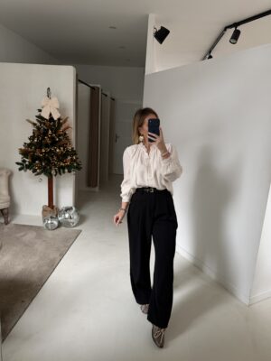 Blouse écrue détails boutons nacrés et col montant brodé