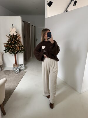 Pull marron oversize « Amor » avec coeur brodé