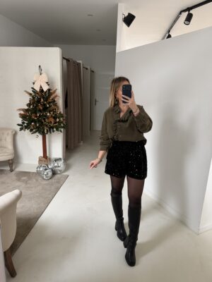 Blouse en velours kaki, volants au col