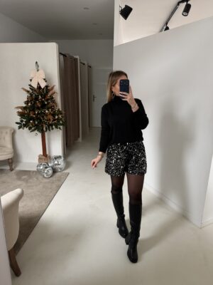 Pull col roulé noir en laine et cachemire