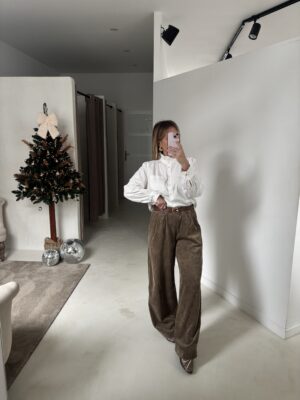 Blouse blanche col montant et poche