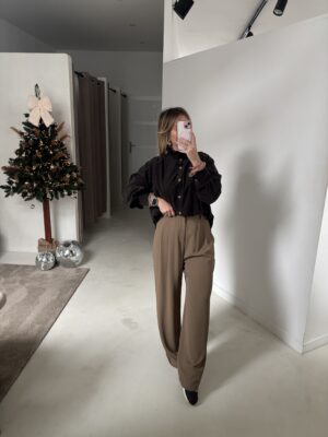 Blouse en velours marron col volanté