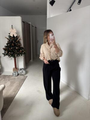 Blouse en velours beige détails volants