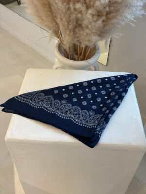 Foulard bleu marine à motifs