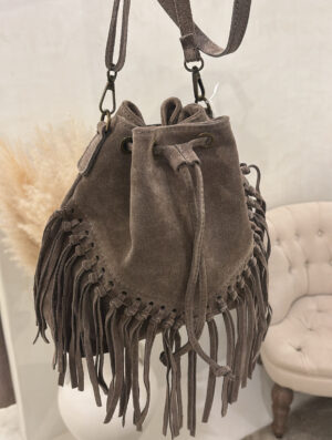 Sac seau taupe en daim avec franges
