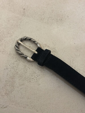Ceinture en daim noire, boucle tressée argentée