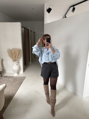 Blouse bleu ciel oversize détails volants