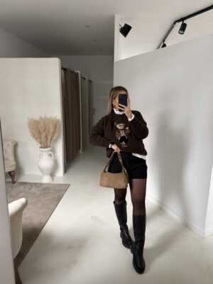 Short noir à pinces, ceinturé