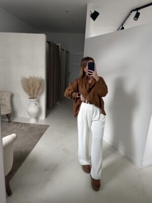 Pantalon fluide et large blanc ceinturé