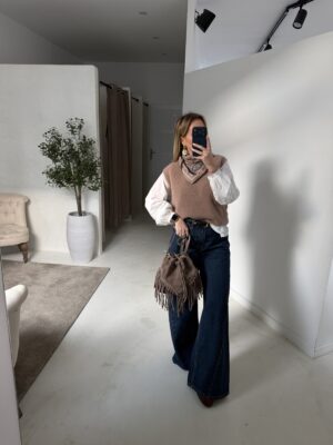 Pull sans manches col montant beige