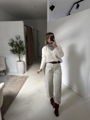 Gilet écru avec foulard à rayures intégré