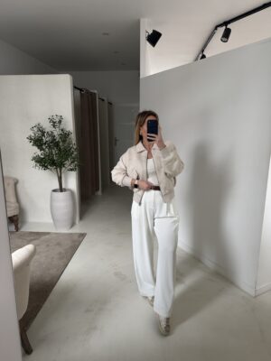 Pantalon fluide et large blanc ceinturé