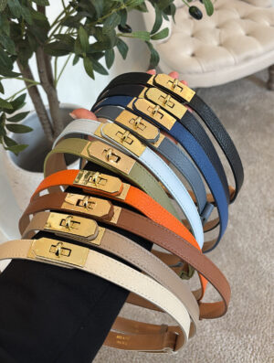 Ceintures en cuir grainé avec fermoir doré