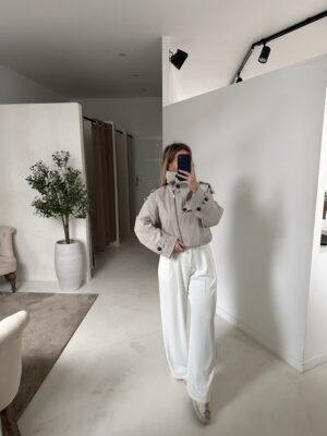 Trench beige clair avec col montant et taille élastiquée