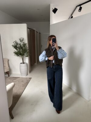 Veste en jean sans manches léopard