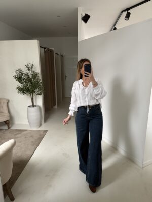 Blouse blanche légère col V et fils à nouer