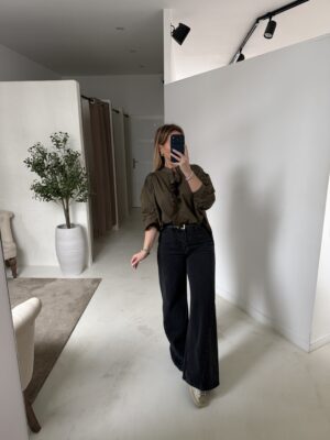 Blouse kaki détails volants et manches bouffantes