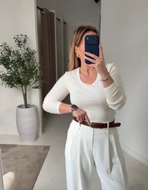 Top écru à décolleté rond, manches longues