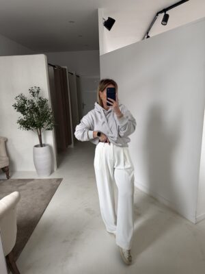 Sweat à capuche gris clair avec gros cordons