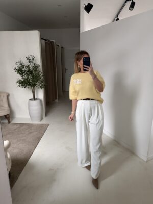 Pull sans manches jaune brodé iconic