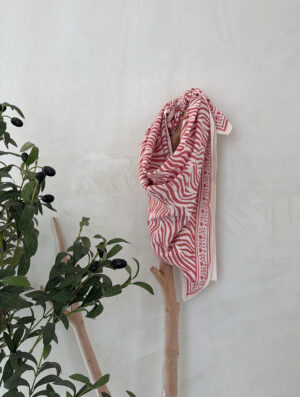 Grand foulard à motifs zèbre rose