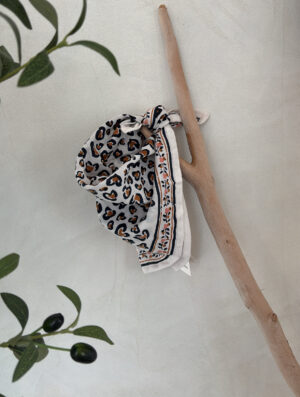 Petit foulard à motifs léopard bleu et camel