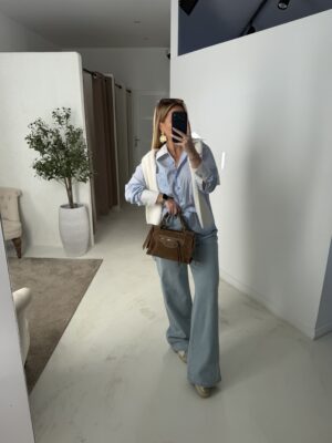 Chemise rayée bleu et blanc, broderie et poche