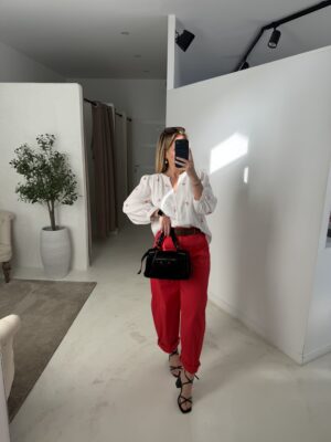 Blouse blanche en gaz de coton avec broderies fleurs