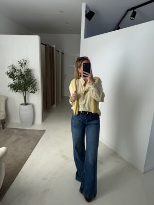 Blouse à rayures jaune avec volants à l’emmenchure