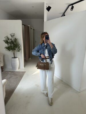 Veste en jean courte avec poches sur le devant