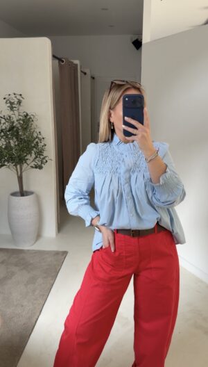 Blouse bleu ciel détails froissés