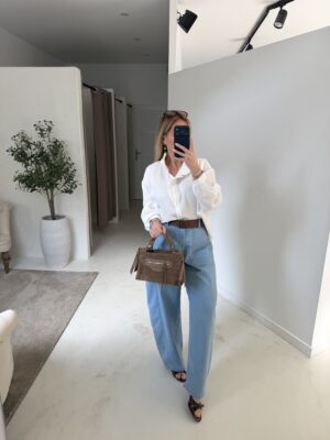 Blouse blanche en gaz de coton avec volants au col