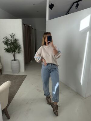 Sweat oversize beige avec bandes bleu