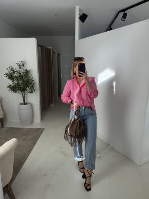 Blouse rose brodée et ajourée